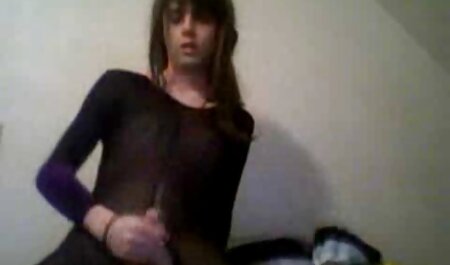 Amateur Oma MILF spielt mit kostenlos pornos online gucken ihren durchbohrten Brustwarzen